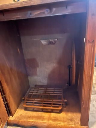 Maquina coser Refrey en mueble artesano