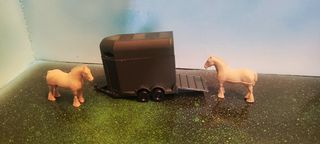 Remolque para un caballo escala H0