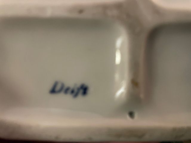 PAREJA DE ANTIGUOS VIOLETEROS. PORCELANA DE DELFT.