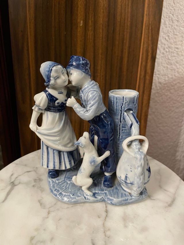 PAREJA DE ANTIGUOS VIOLETEROS. PORCELANA DE DELFT.