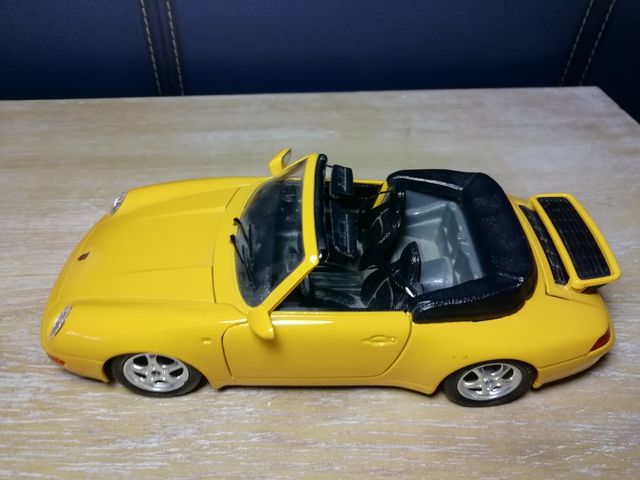 Porsche 911 Carrera Cabriolet 1:24