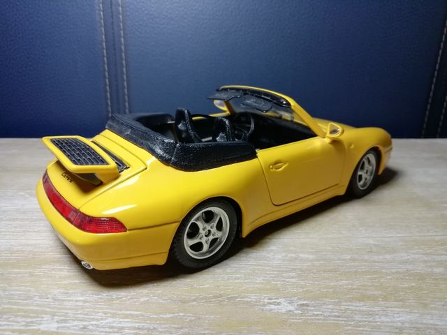 Porsche 911 Carrera Cabriolet 1:24
