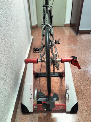 Rodillo y bicicleta 
