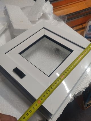 Ventana pequeña aluminio