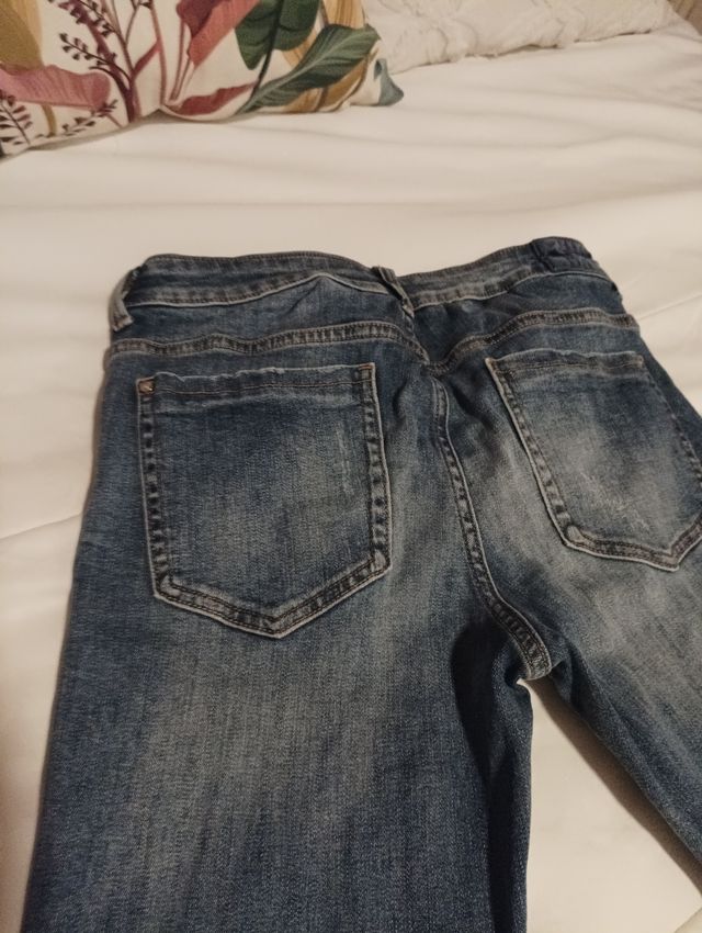 Pantalón vaquero roto de Zara