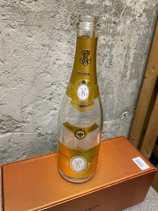 Bottiglie vuote senza tappo