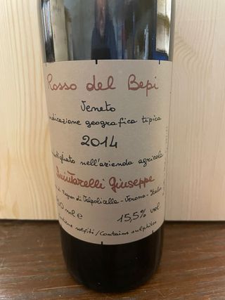 Bottiglie vuote senza tappo