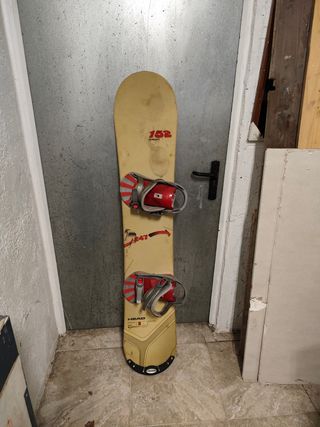 Tabla de snowboard con fijaciones 