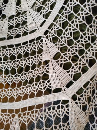 PAÑO CROCHE GRANDE  REDONDO BEIGE CLARO