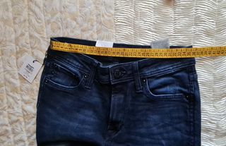 Pack de Vaquero Jack Jones pitillo 28-32 y Chaleco