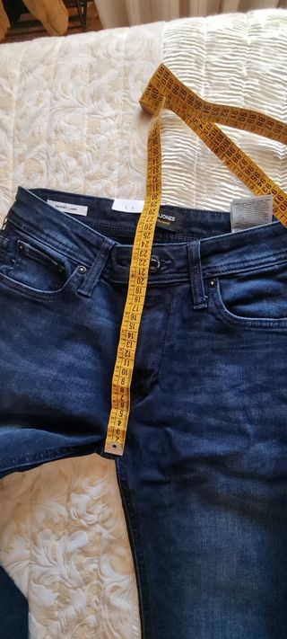 Pack de Vaquero Jack Jones pitillo 28-32 y Chaleco