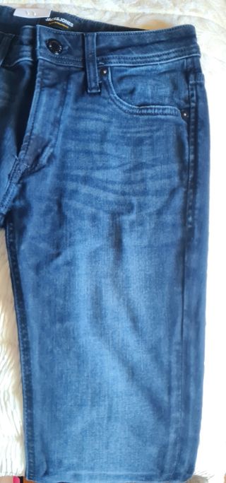 Pack de Vaquero Jack Jones pitillo 28-32 y Chaleco