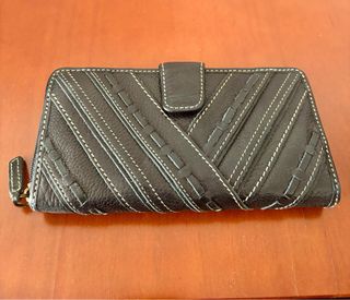 Cartera Fossil de piel negra  Elegancia y calidad