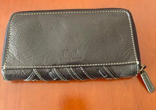 Cartera Fossil de piel negra  Elegancia y calidad