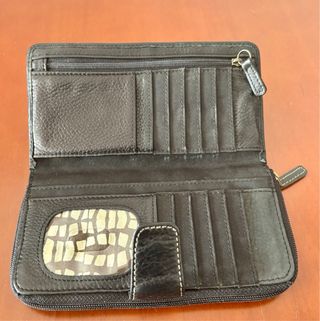 Cartera Fossil de piel negra  Elegancia y calidad