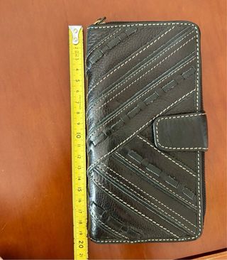 Cartera Fossil de piel negra  Elegancia y calidad