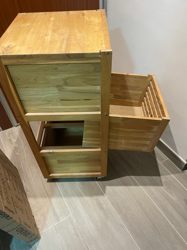Mueble madera con ruedas y 3 cajones