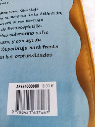 Kika Superbruja y la ciudad sumergida (Kika Superbruja / Kika Superwitch) (Spanish Edition)