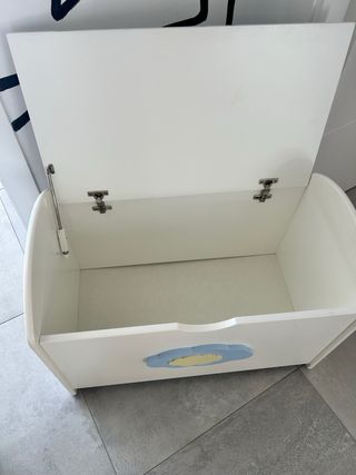 Baúl y banco de madera infantil