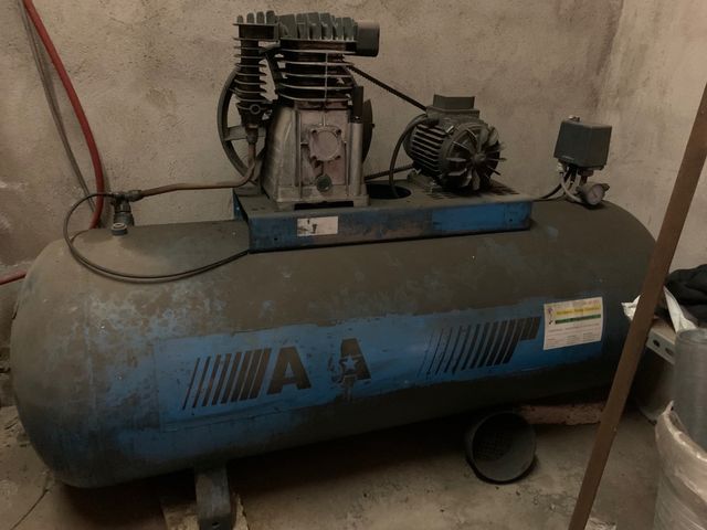 Compresor 300l trifasico