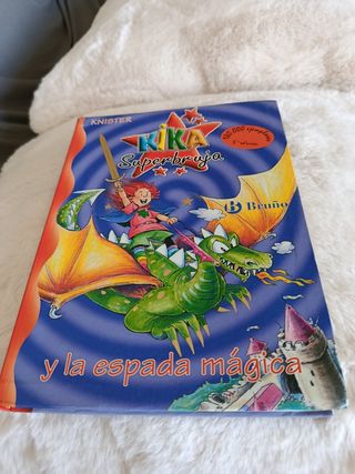 Kika Superbruja y la espada mágica (Spanish Edition)