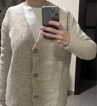 Jersey ancho de botones de lana de Mango