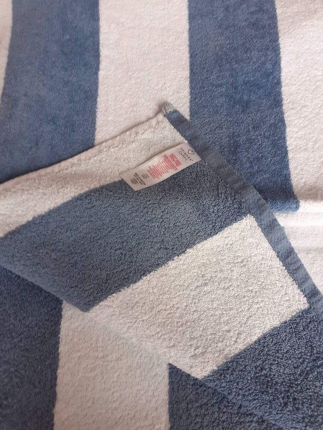 Diferentes toallas muy suaves con rayas