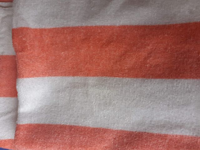 Diferentes toallas muy suaves con rayas