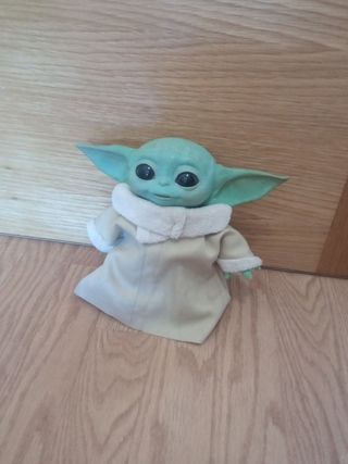 Baby yoda muñeco robot