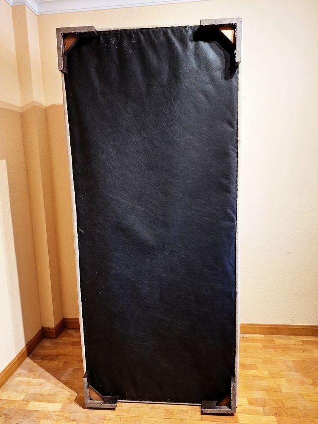 Sofá de tres plazas de una pieza beige