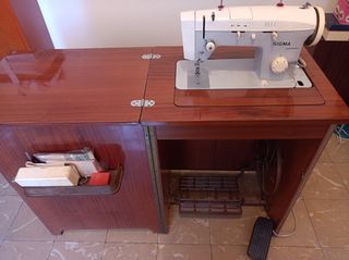 Máquina de coser SIGMA automática.