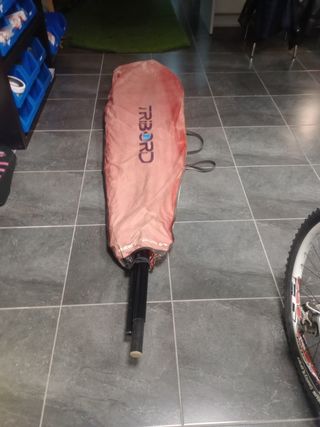 Tabla de surf con vela