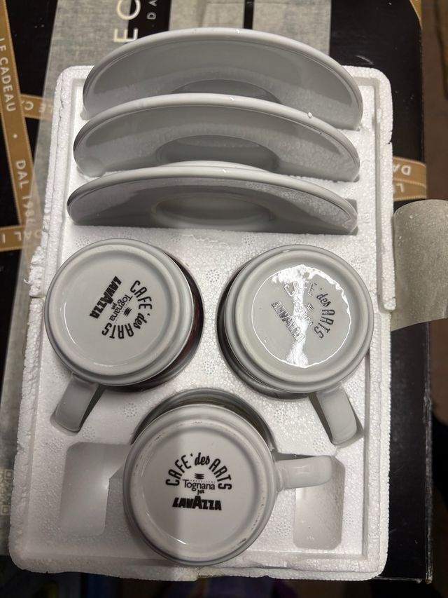 6 Tazzine da caffe  piu piattini