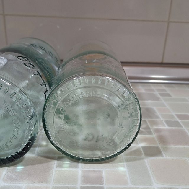 2 Botellas Propiedad Coca Cola