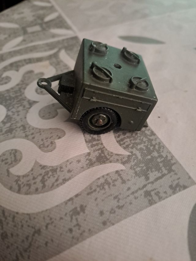 Lote militar metálico 