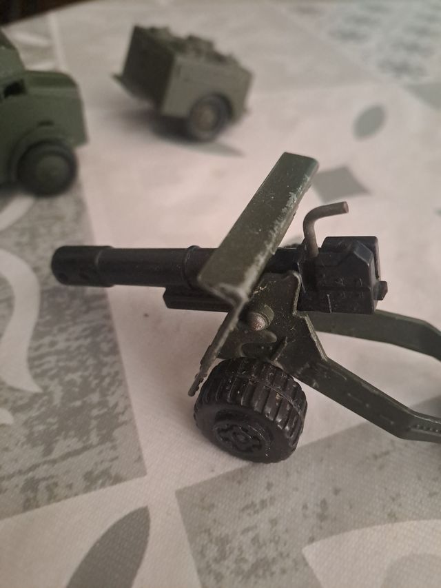 Lote militar metálico 