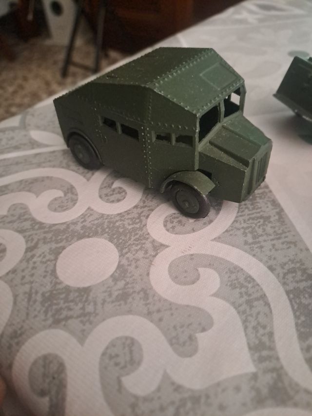 Lote militar metálico 
