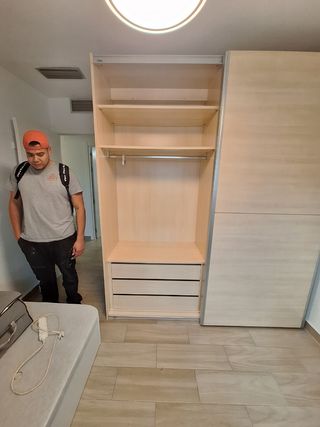 Montador de puertas y armario,cocina..