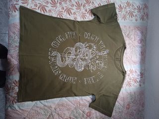 Camiseta caqui pull and bear