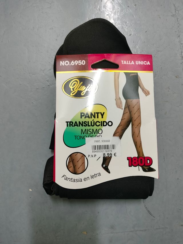 Medias translúcidas con letras