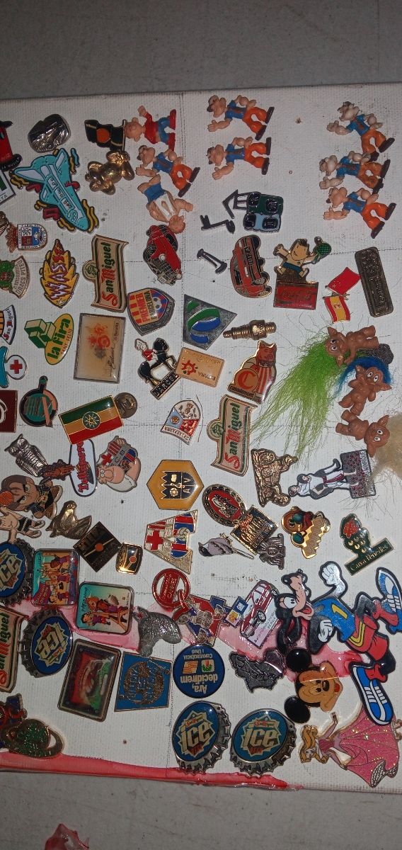 Lote de pins antiguos