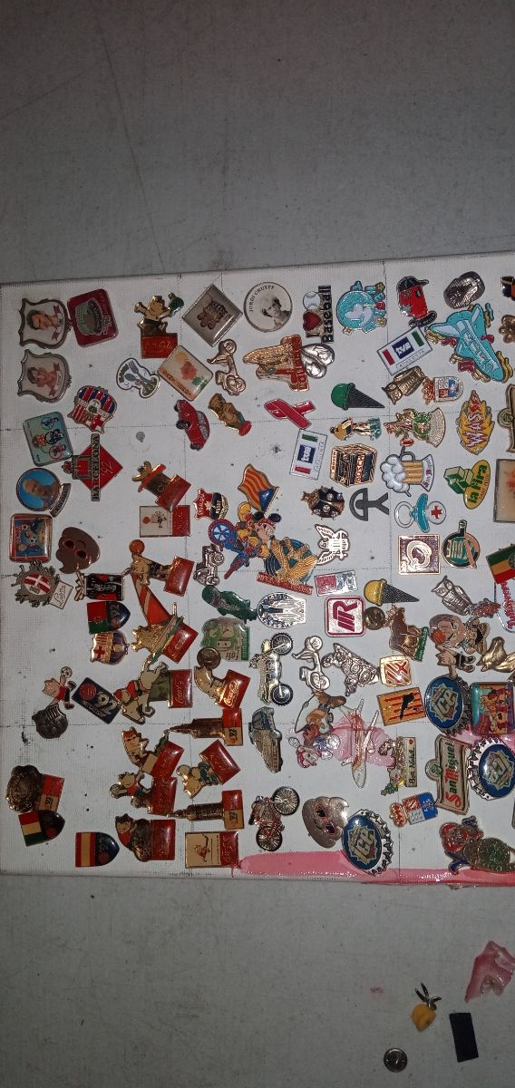 Lote de pins antiguos