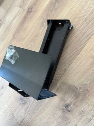 Soporte pc bajo mesa

tornillos incluídos