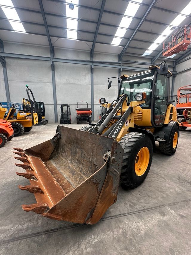 Pala cargadora VOLVO L25F