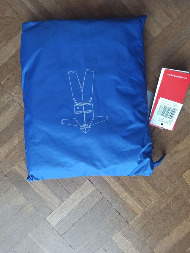 Impermeable, pantalones y parte superior