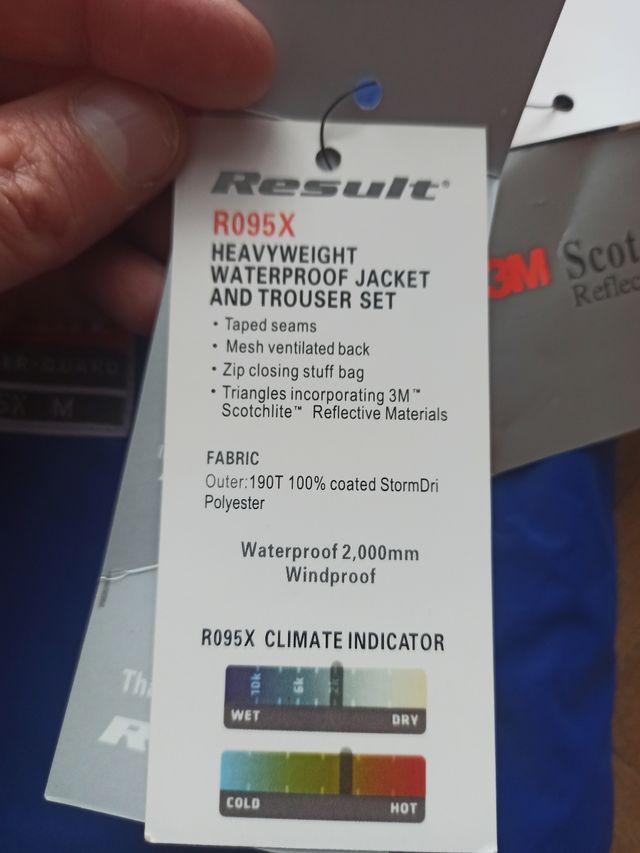 Impermeable, pantalones y parte superior