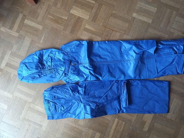 Impermeable, pantalones y parte superior