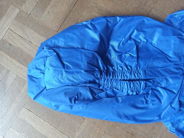 Impermeable, pantalones y parte superior