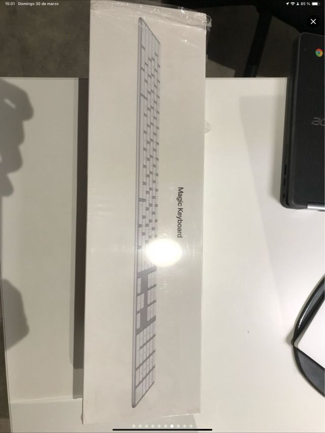 Caja magic keyboard con teclado numerico