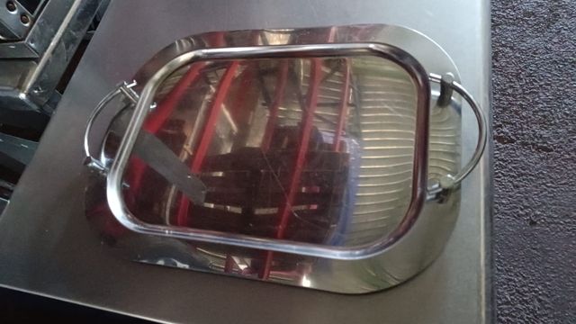 Bandeja de acero inoxidable.